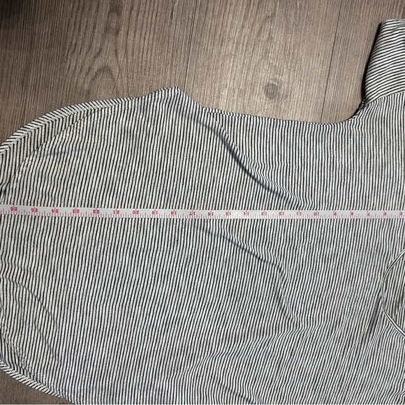Old Navy Black and White Striped Short Sleeve Tee - Picture 4 of 7
